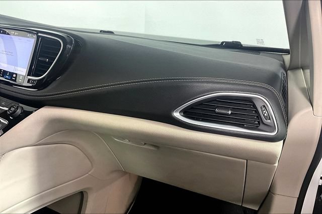 Used 2023 Chrysler Pacifica Limited FWD image 16