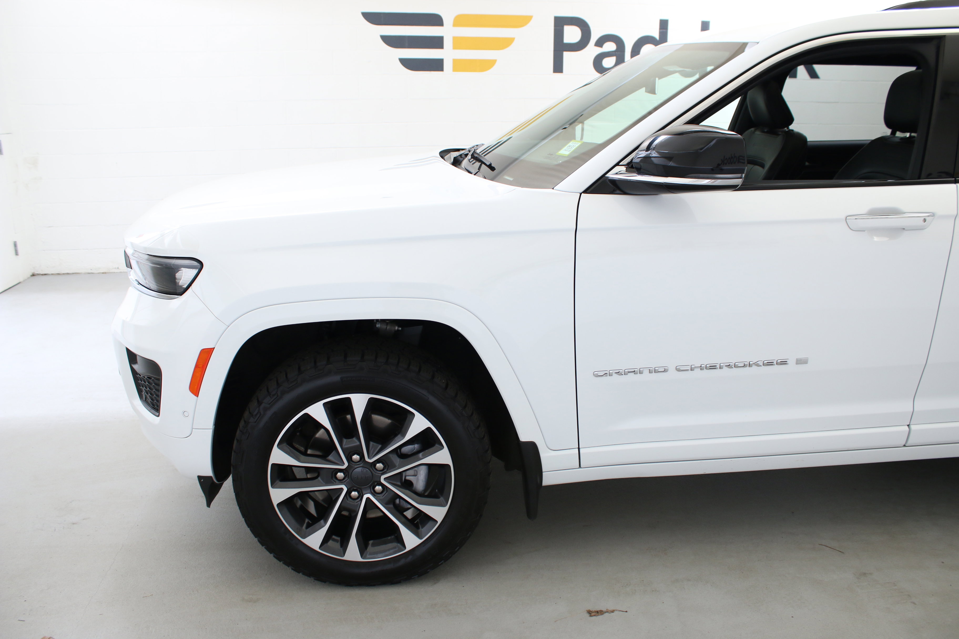 Used 2023 Jeep Grand Cherokee L Overland w/ MOPAR Finishing Package AWD/4WD image 5