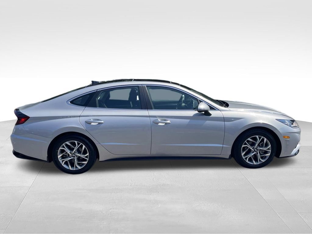 Used 2023 Hyundai Sonata SEL w/ Convenience Package FWD image 2