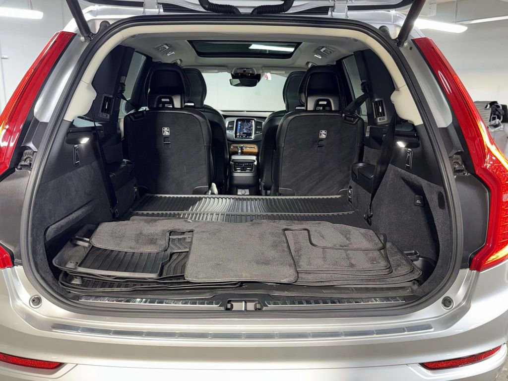 Used 2022 Volvo XC90 T6 Momentum w/ Climate Package image 17