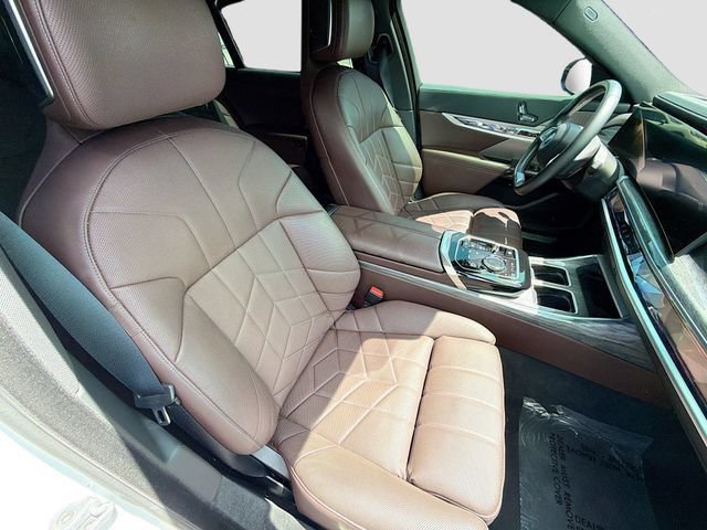 Used 2025 BMW i7 eDrive50 w/ Premium Package RWD image 14