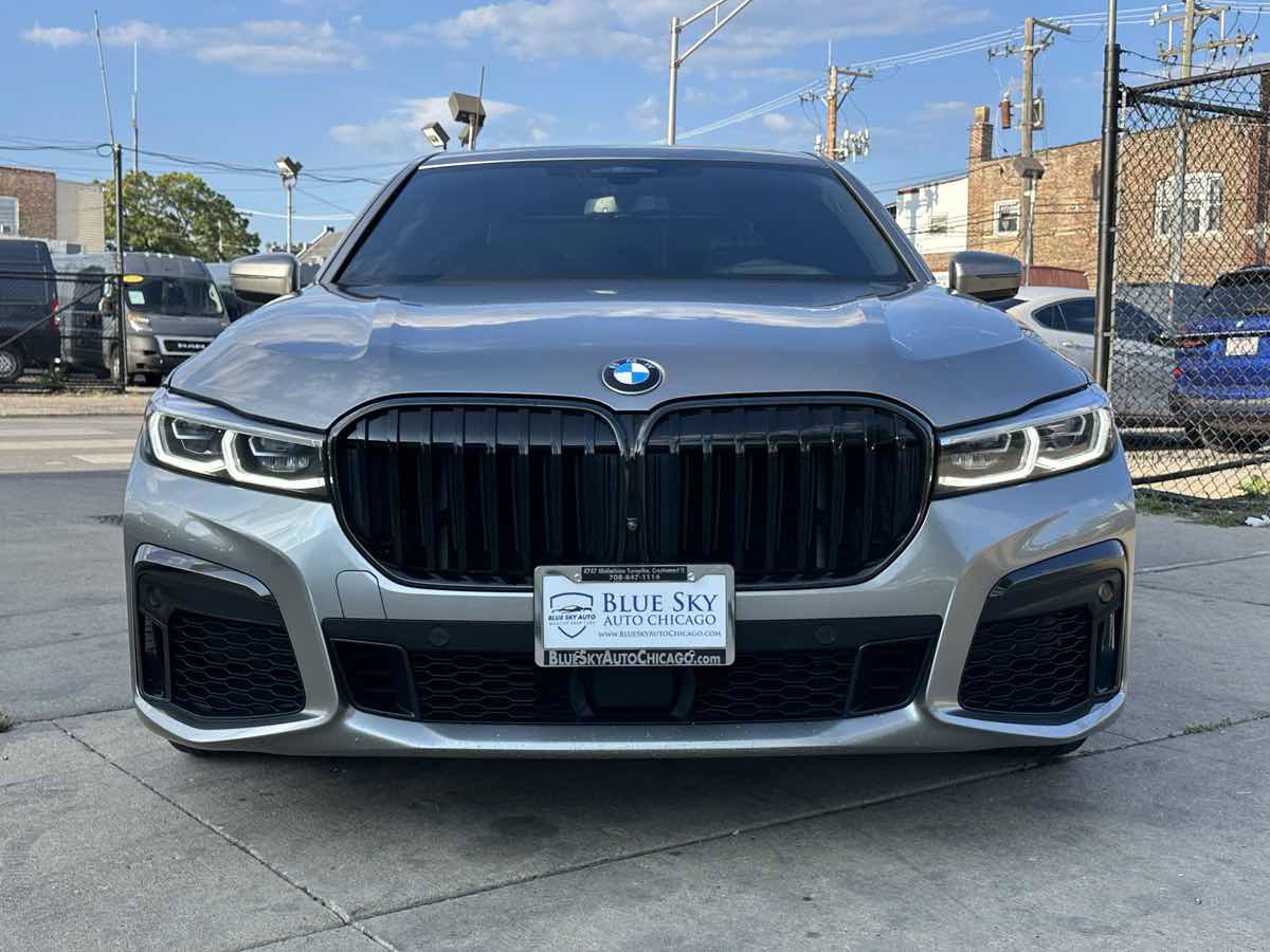 Used 2022 BMW 750i xDrive w/ Luxury Rear Seating Package AWD/4WD image 2