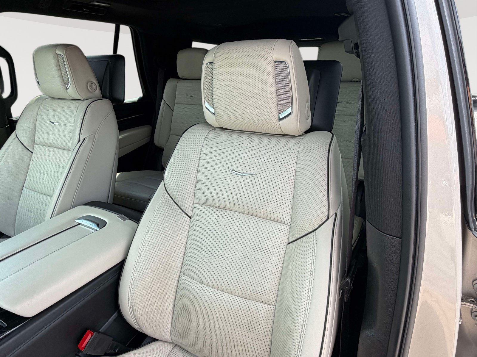 Used 2021 Cadillac Escalade Sport w/ Driver Assist Tech Package AWD/4WD image 23
