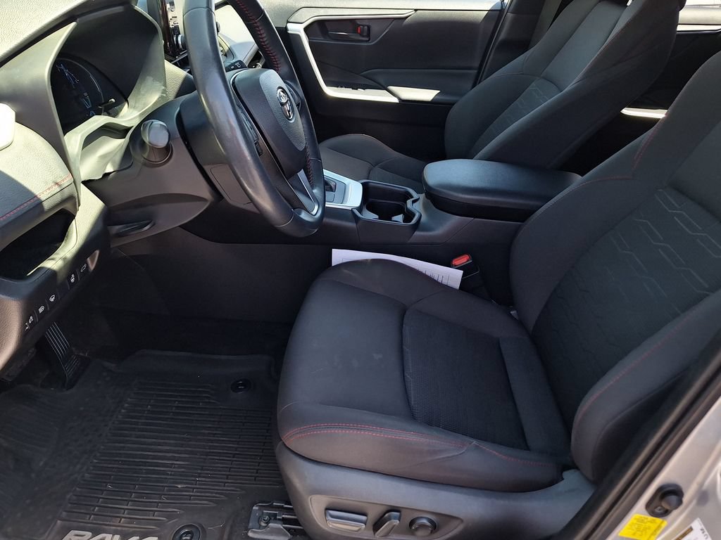 Used 2021 Toyota RAV4 SE w/ Weather & Moonroof Package AWD/4WD image 10