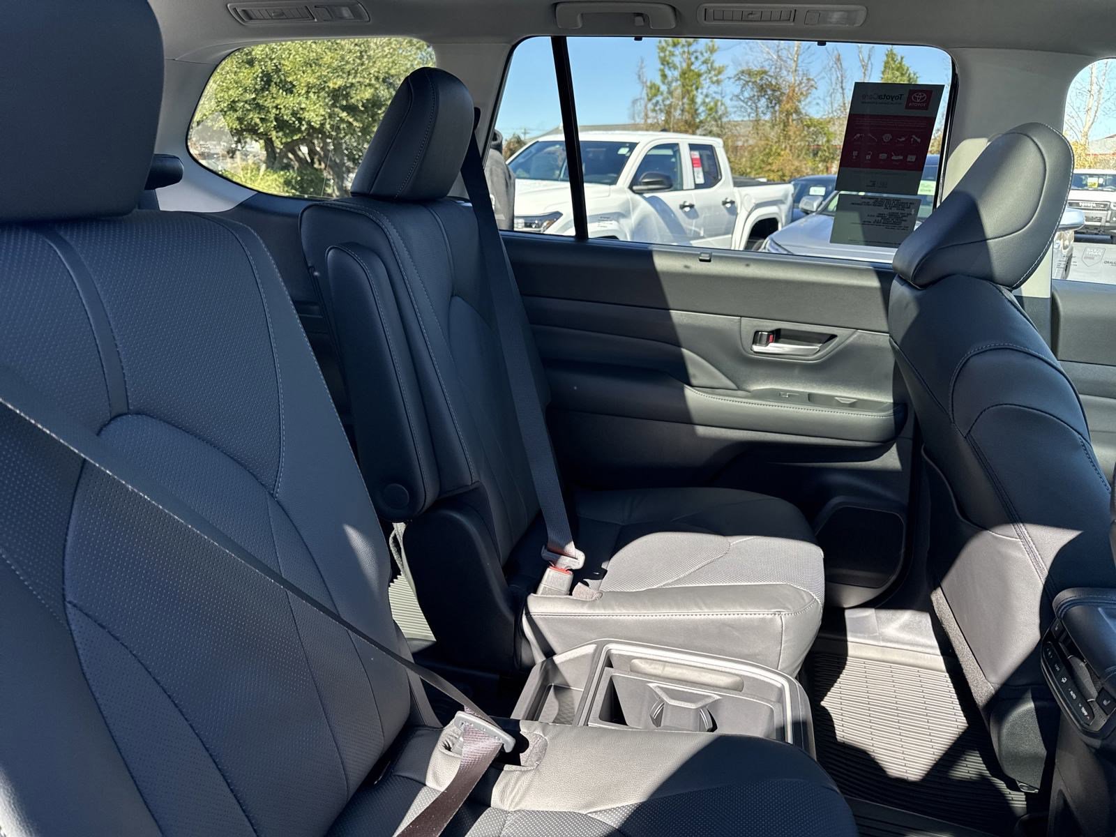 New 2025 Toyota Grand Highlander AWD Hybrid image 33
