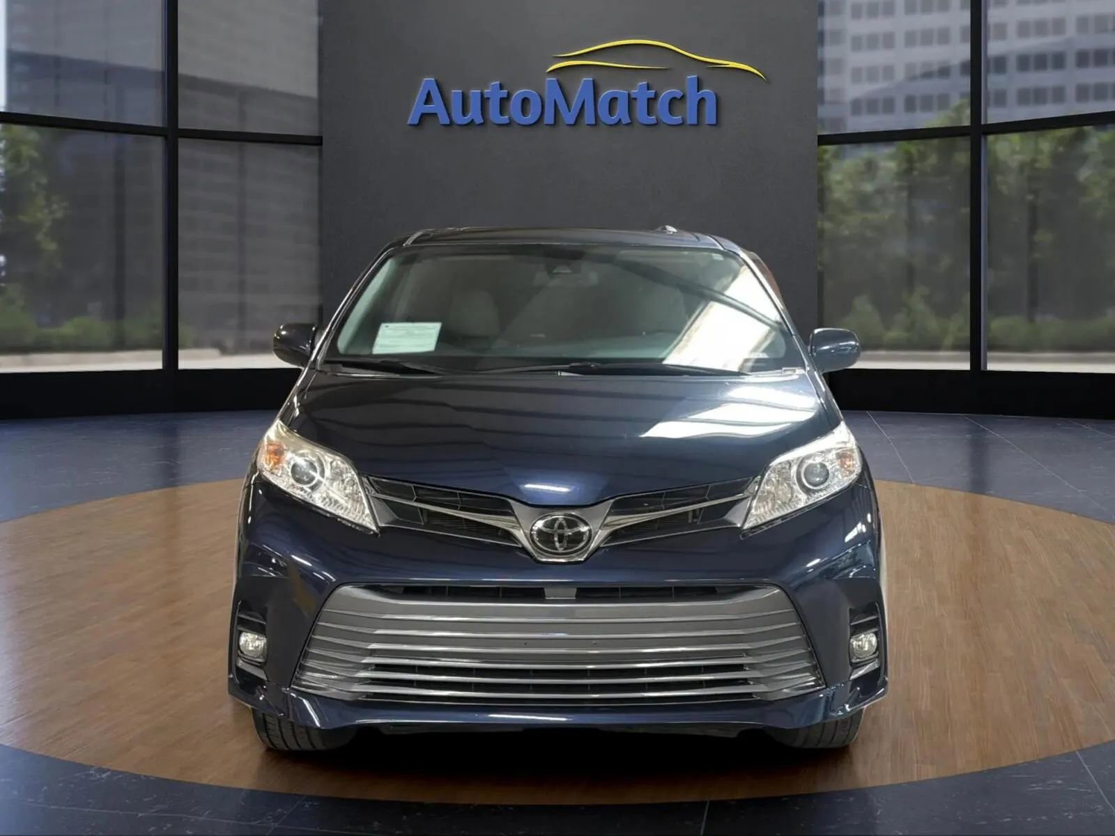 Used 2019 Toyota Sienna XLE FWD image 3
