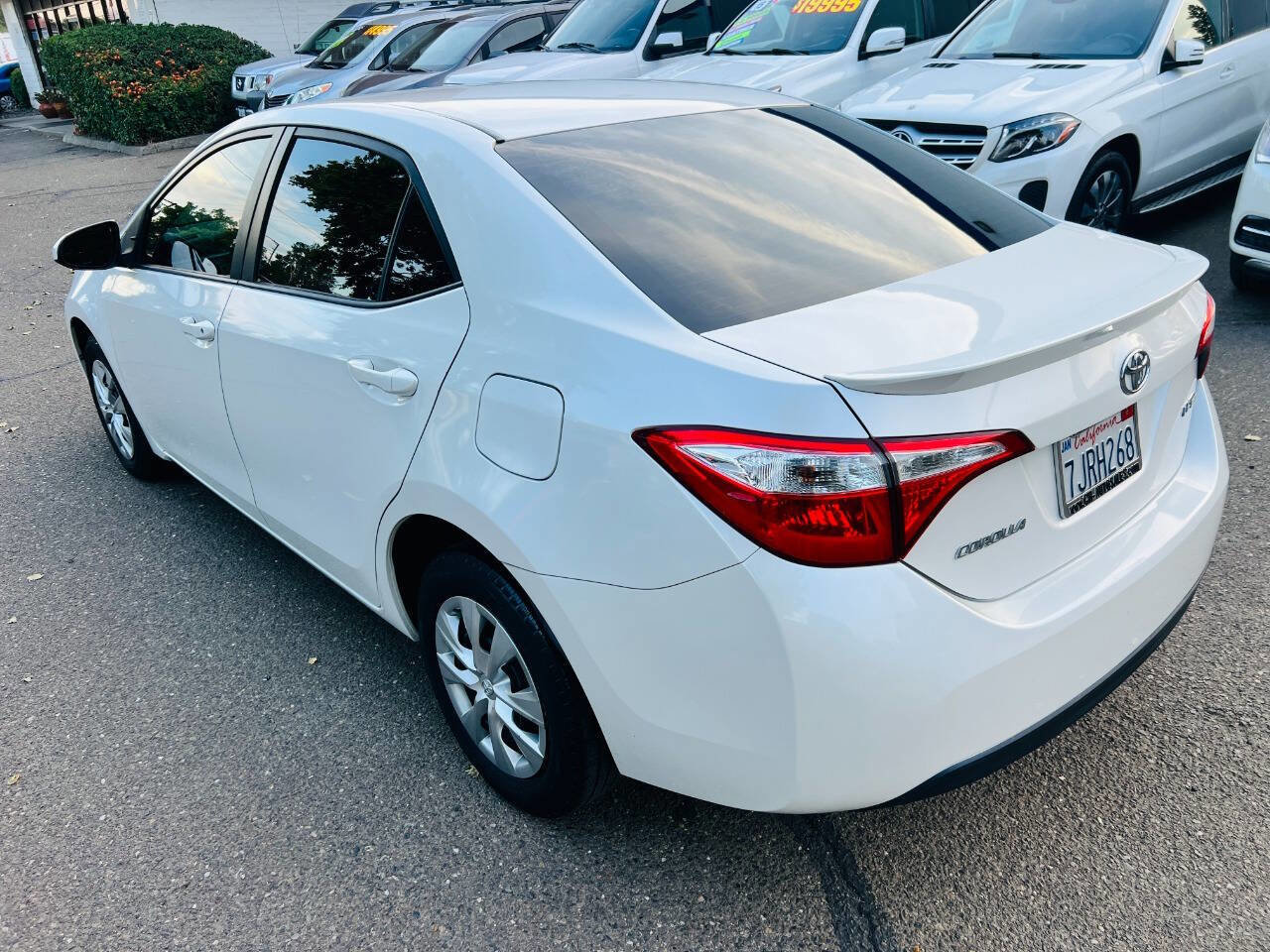 Used 2015 Toyota Corolla LE FWD image 4
