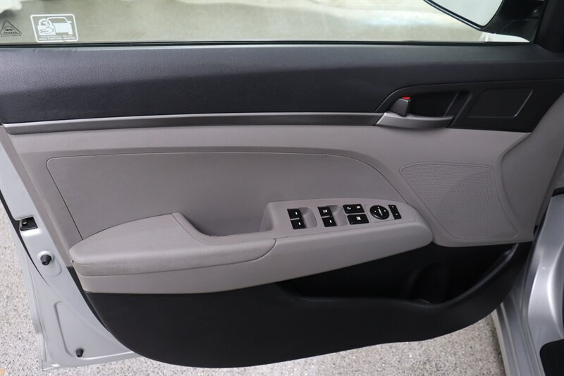 Used 2017 Hyundai Elantra SE FWD image 17