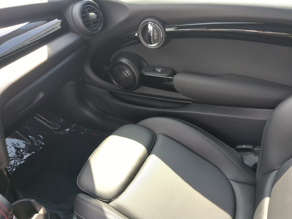 Used 2019 MINI Cooper S w/ Signature Upholstery Package FWD image 15