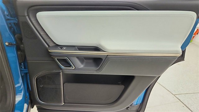 Used 2024 Rivian R1S Launch Edition image 28