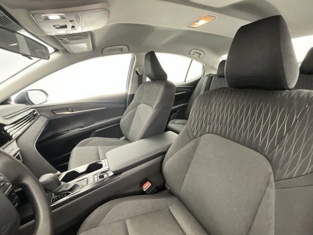 Used 2025 Toyota Camry SE image 6