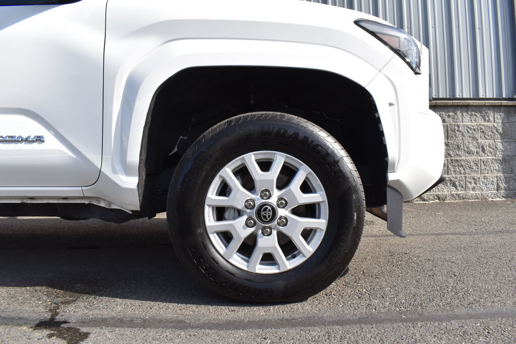 Certified 2025 Toyota Tacoma SR5 AWD/4WD image 28