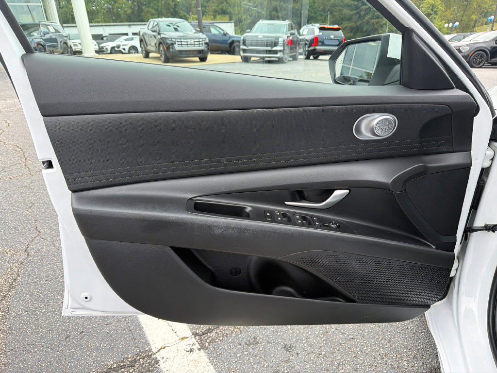 Used 2024 Hyundai Elantra SEL FWD image 10
