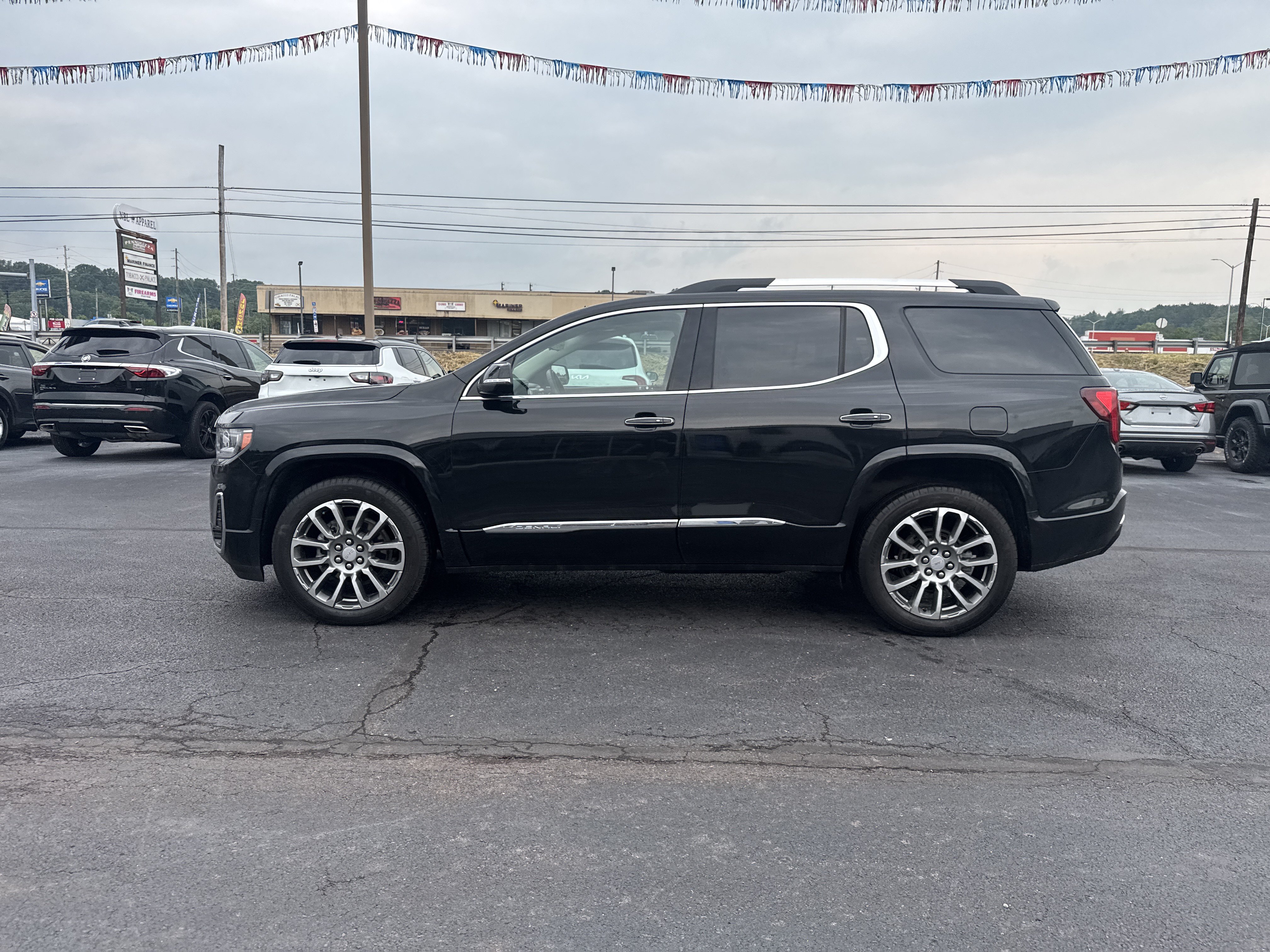 Used 2023 GMC Acadia Denali w/ Denali Ultimate Package AWD/4WD image 7