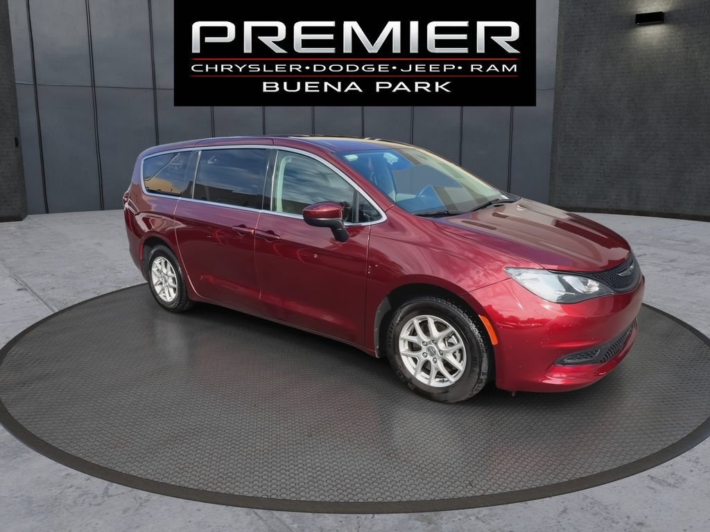 Used 2023 Chrysler Voyager LX FWD image 2