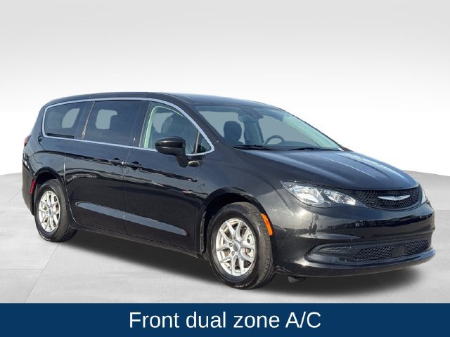 Used 2023 Chrysler Voyager LX FWD image 11