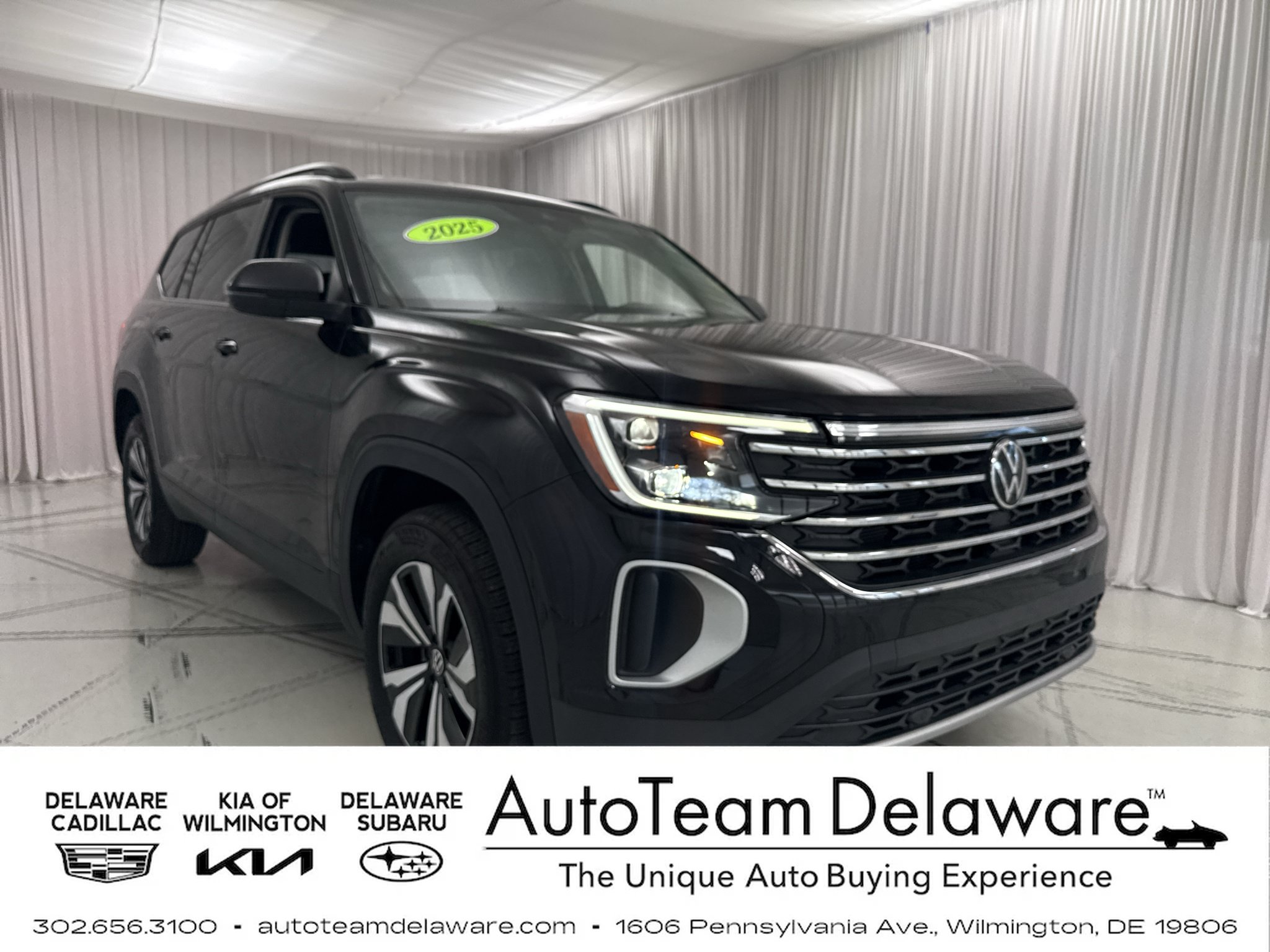 Used 2025 Volkswagen Atlas SE AWD/4WD image 1