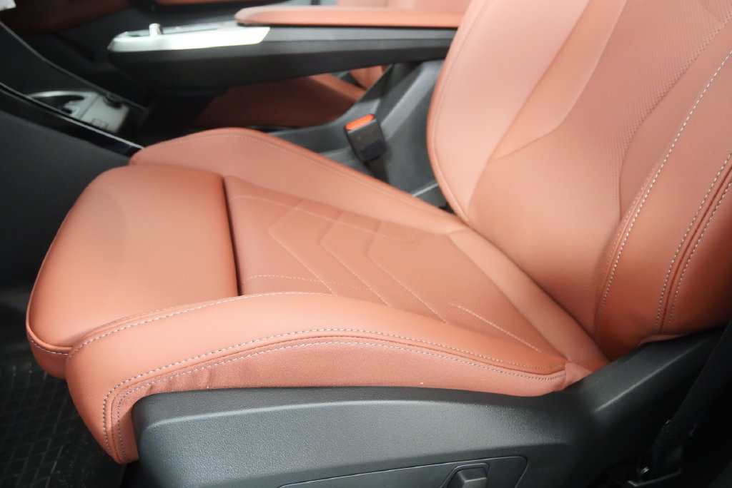 New 2026 BMW X2 xDrive28i w/ Technology Package AWD/4WD image 9