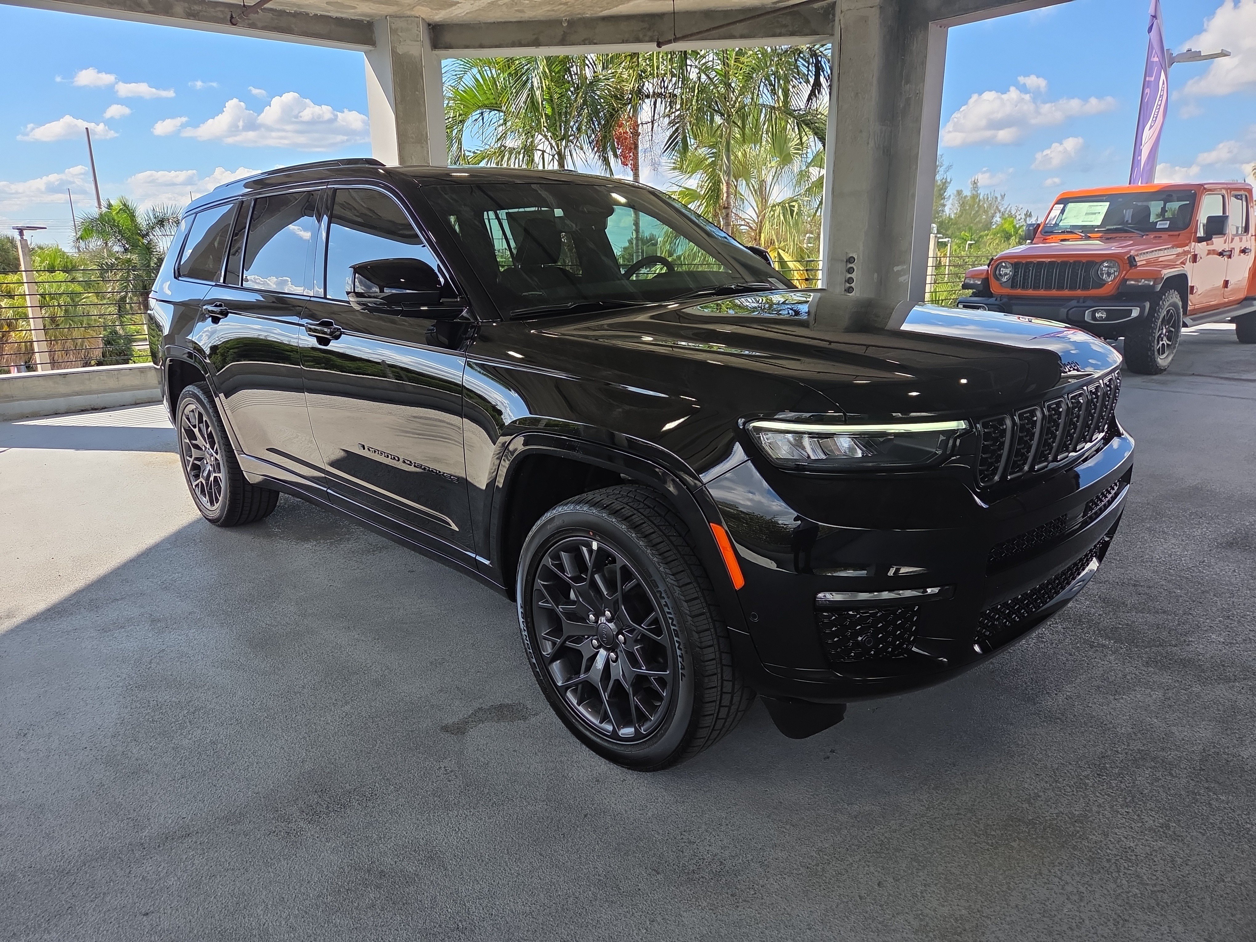 New 2025 Jeep Grand Cherokee L Summit AWD/4WD image 2
