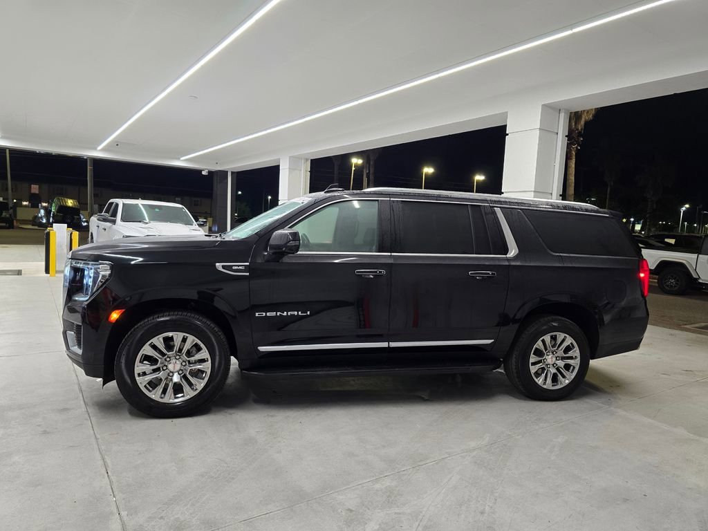 Used 2024 GMC Yukon XL Denali AWD/4WD image 3