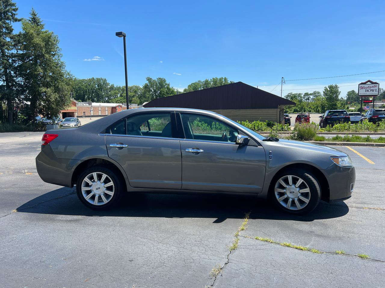 Used 2010 Lincoln MKZ FWD image 10