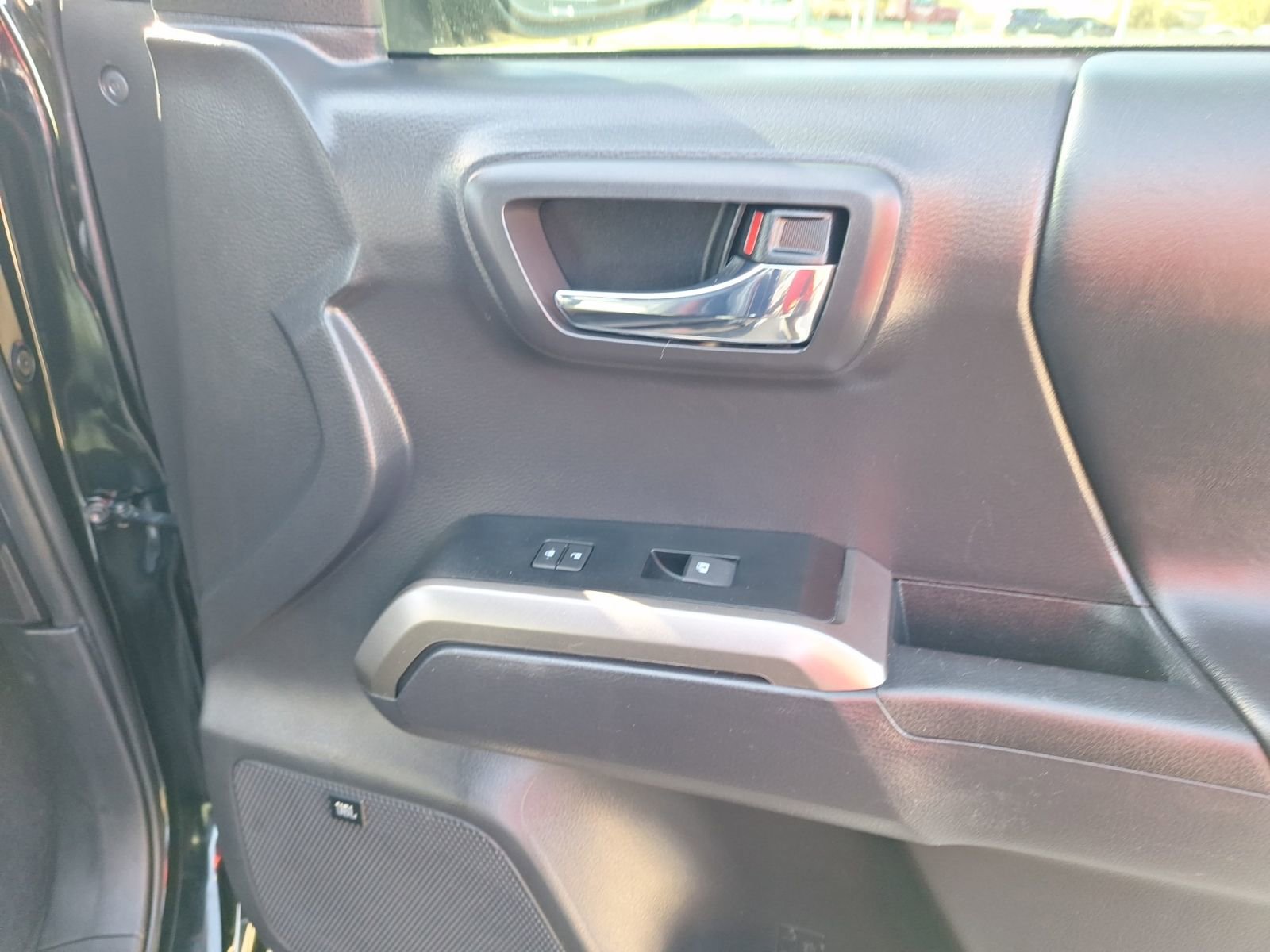 Used 2022 Toyota Tacoma Limited image 27