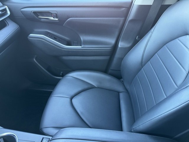 Certified 2020 Toyota Highlander XLE image 28