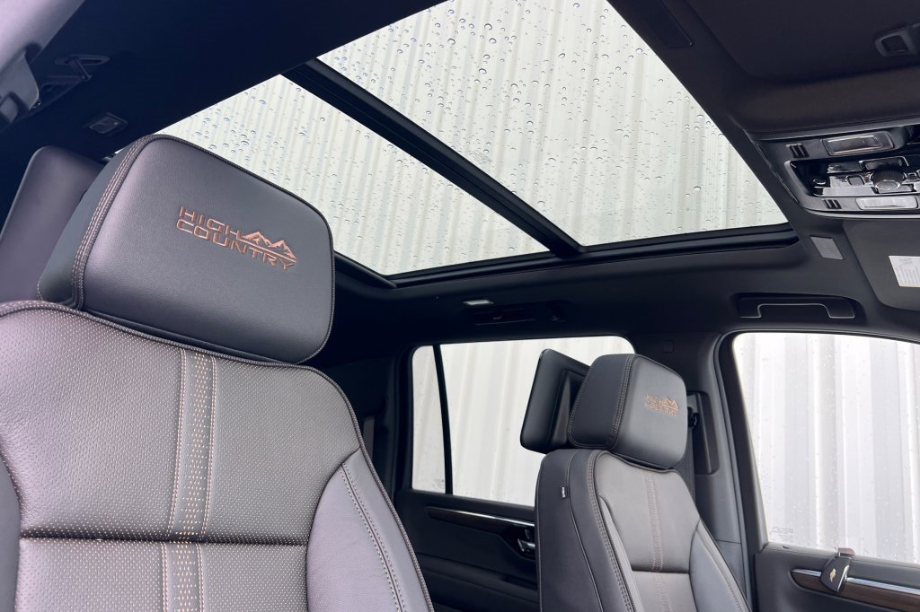 New 2026 Chevrolet Suburban High Country image 16