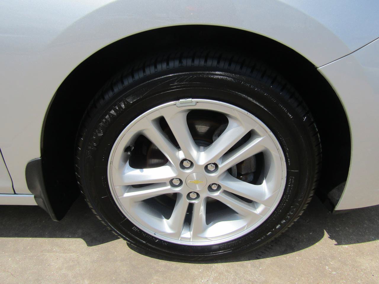Used 2017 Chevrolet Cruze LT FWD image 7