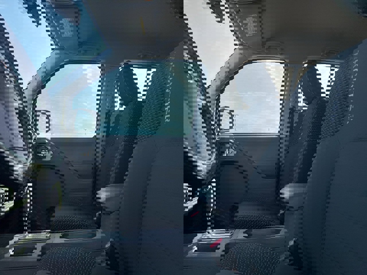 Used 2019 Nissan Frontier Desert Runner image 26