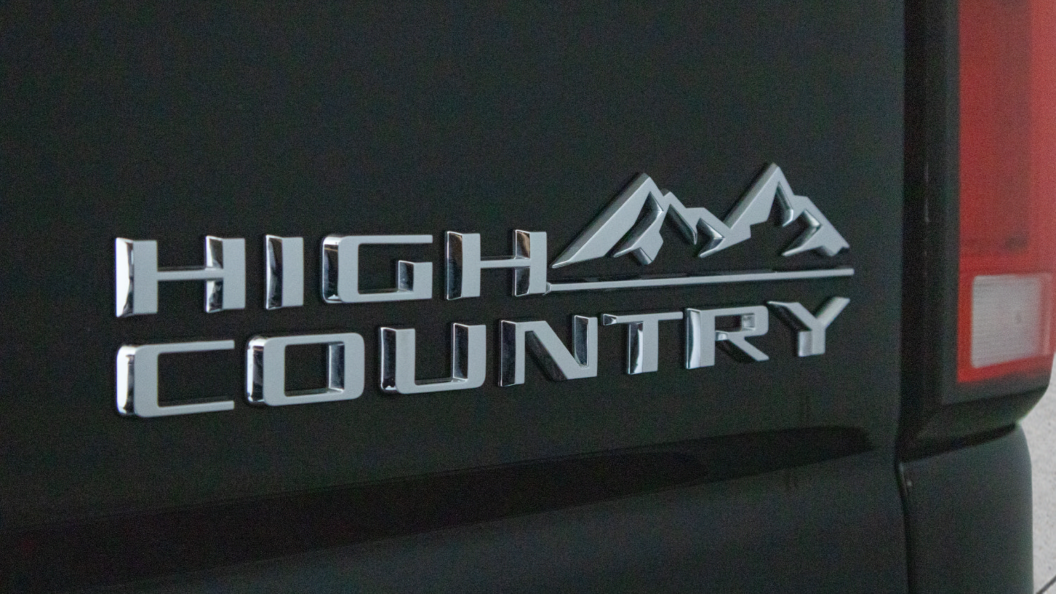 Used 2024 Chevrolet Silverado 2500 High Country w/ Technology Package AWD/4WD image 32