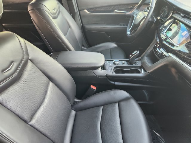 Used 2025 Cadillac XT6 Premium Luxury w/ Technology Package FWD image 19