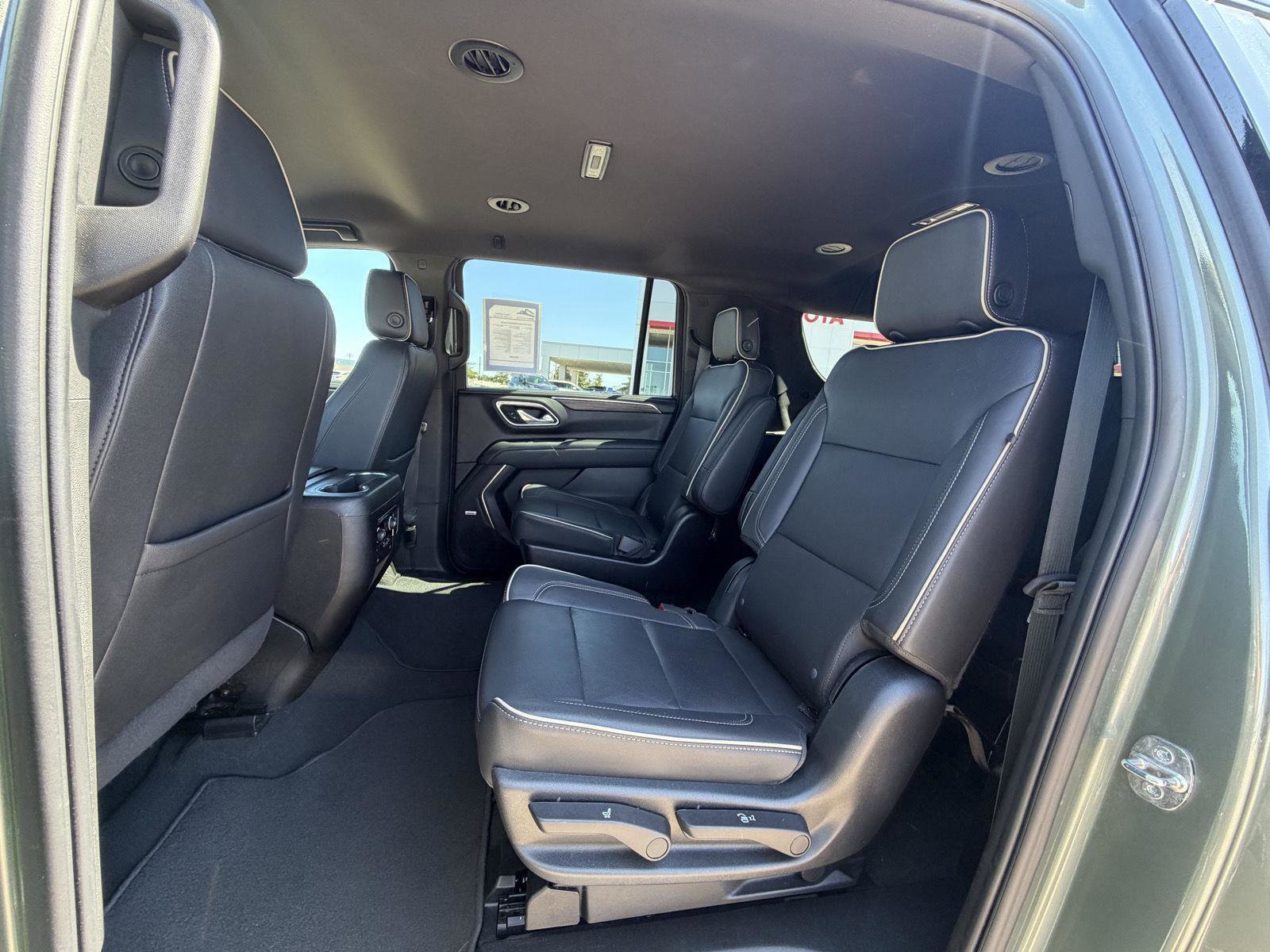 Used 2023 Chevrolet Suburban Premier RWD image 18