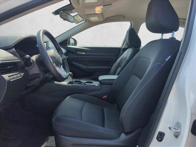 Used 2025 Nissan Altima 2.5 SV FWD image 16