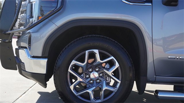 Used 2025 GMC Sierra 1500 SLE image 5