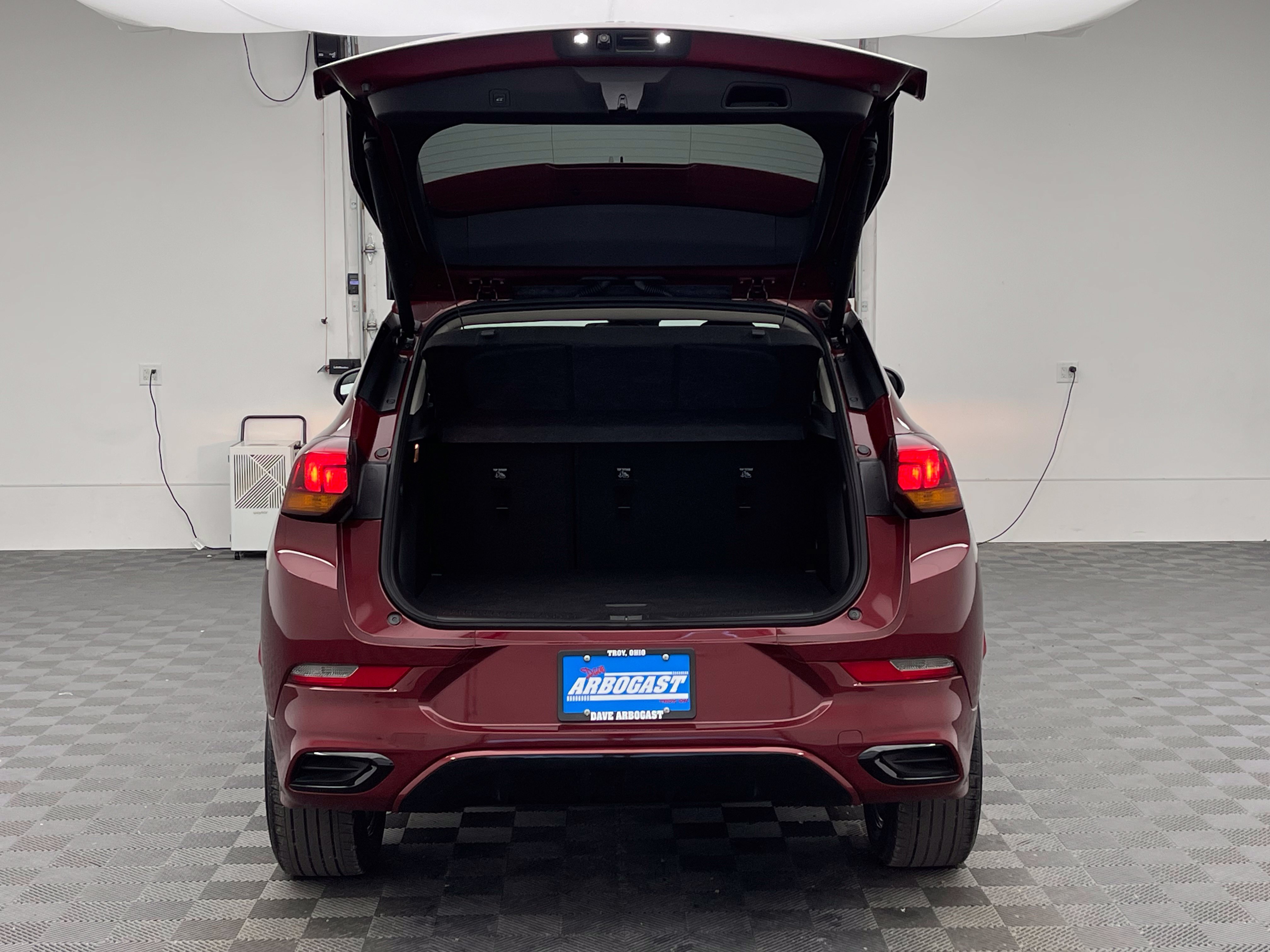 Used 2023 Buick Encore GX Select w/ Sport Touring Package FWD image 9