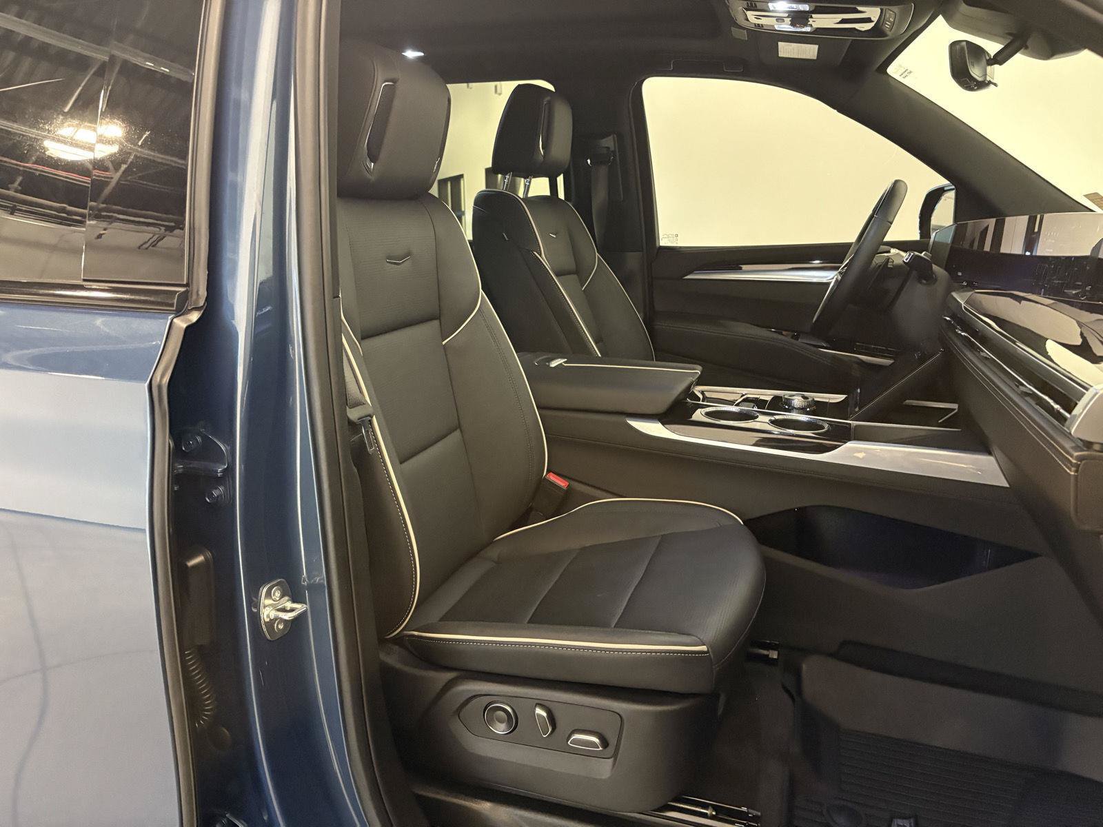 Used 2025 Cadillac Escalade Sport w/ Touring Package AWD/4WD image 47