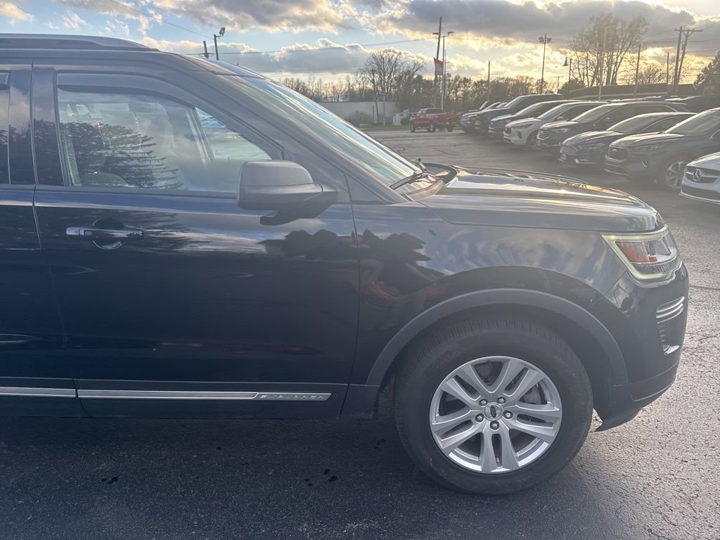 Used 2018 Ford Explorer XLT image 8
