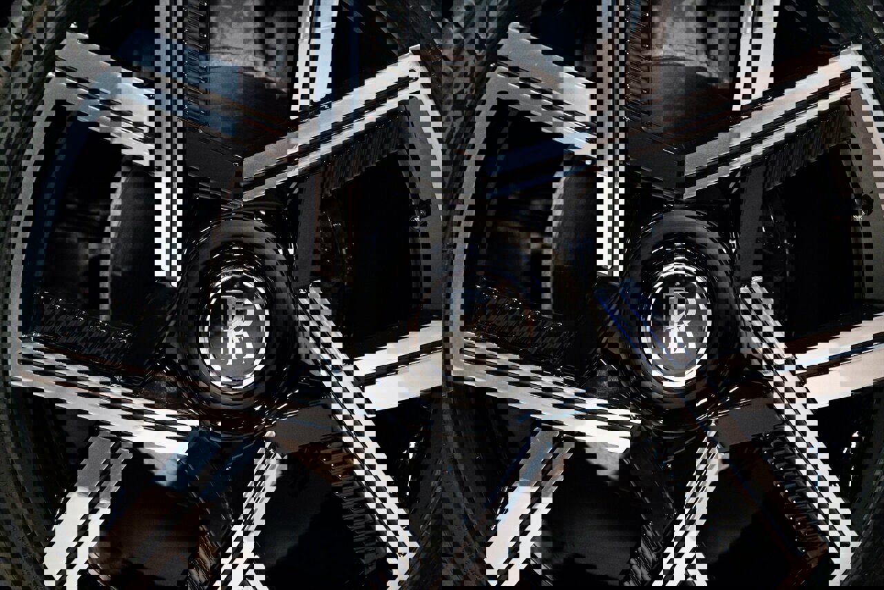 Used 2023 Rolls-Royce Cullinan w/ Cullinan Package image 31