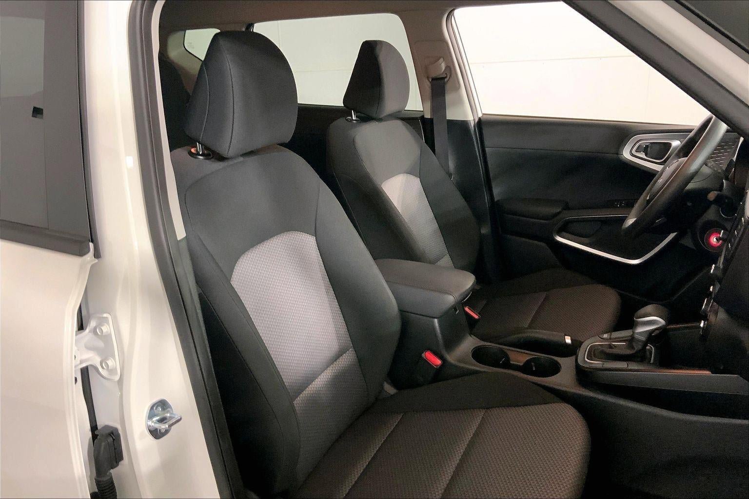 Used 2025 Kia Soul LX FWD image 7
