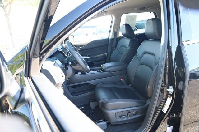 Certified 2025 Nissan Pathfinder SL w/ Cargo Package AWD/4WD image 10