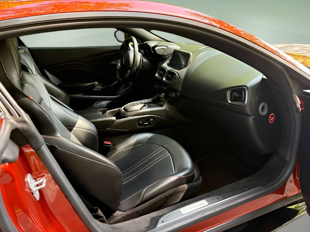 Used 2019 Aston Martin V8 Vantage Coupe RWD image 29