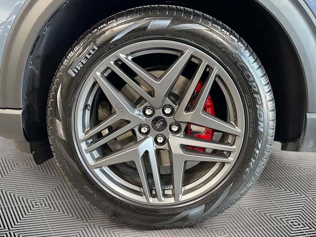 Used 2025 Ford Explorer ST-Line w/ Premium Package image 31