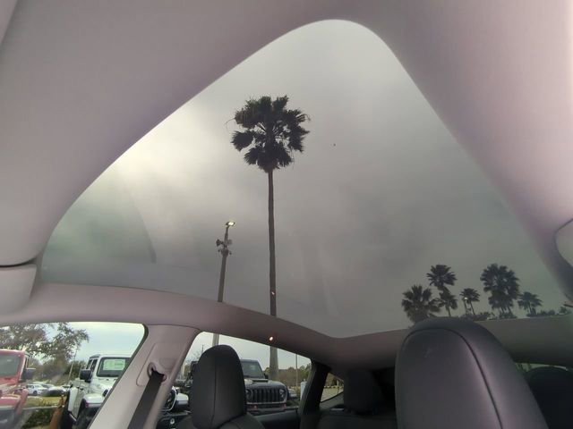 Used 2025 Tesla Model Y Performance image 24