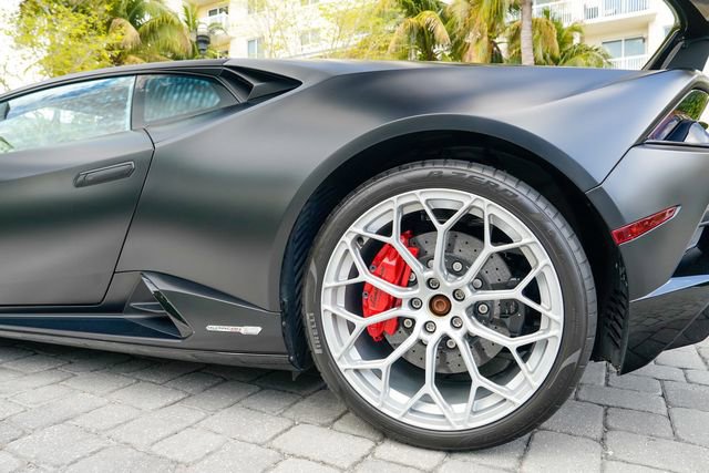Used 2022 Lamborghini Huracan EVO image 18