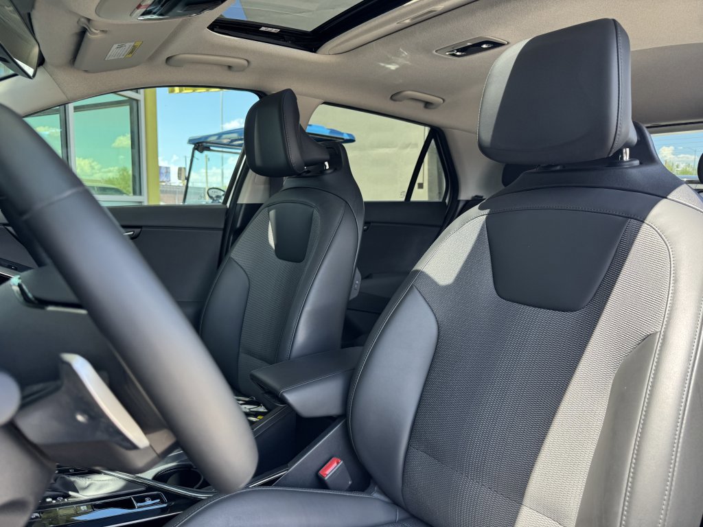 Used 2024 Kia Niro EX Touring FWD image 35