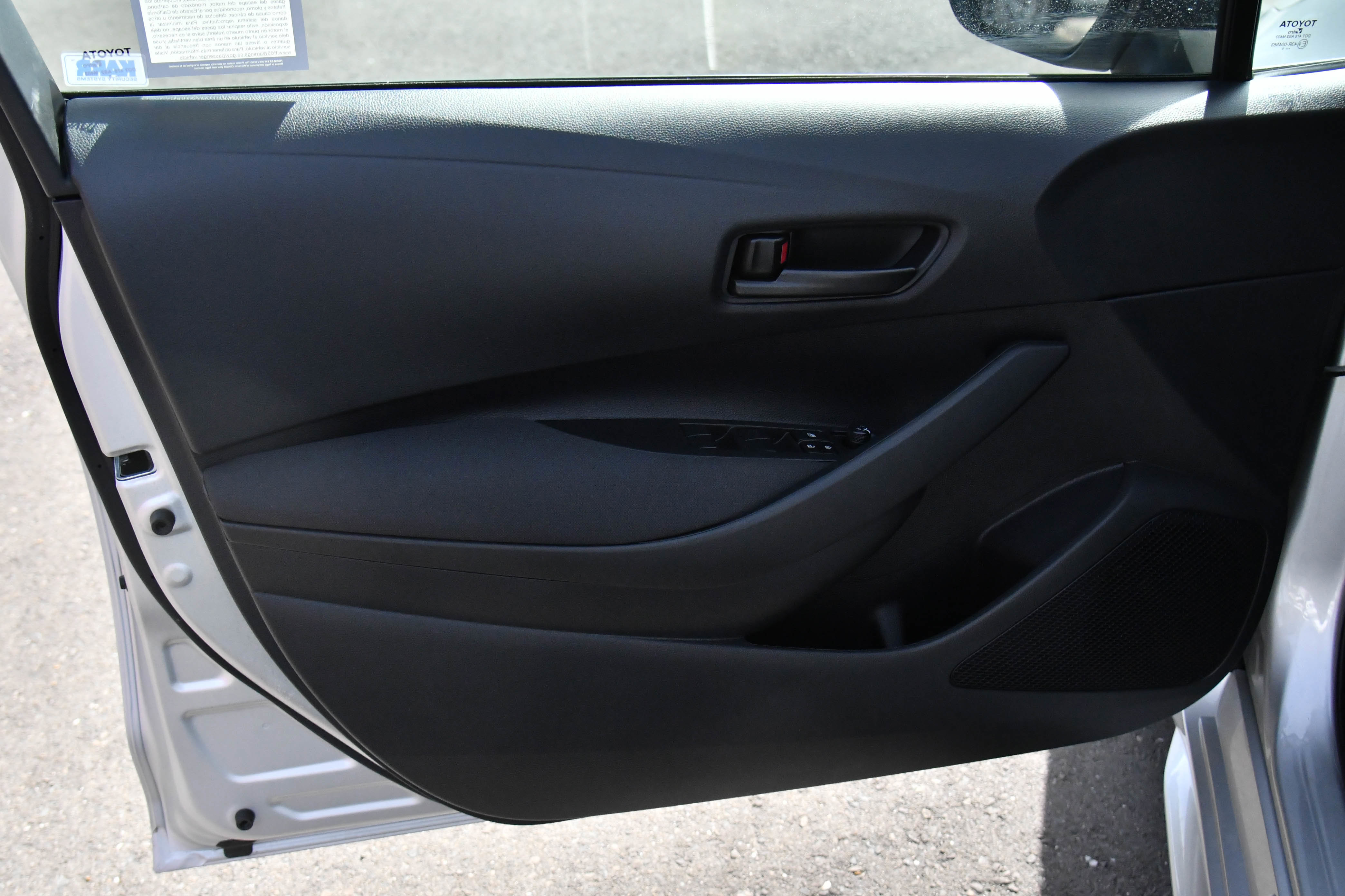Used 2025 Toyota Corolla LE FWD image 13