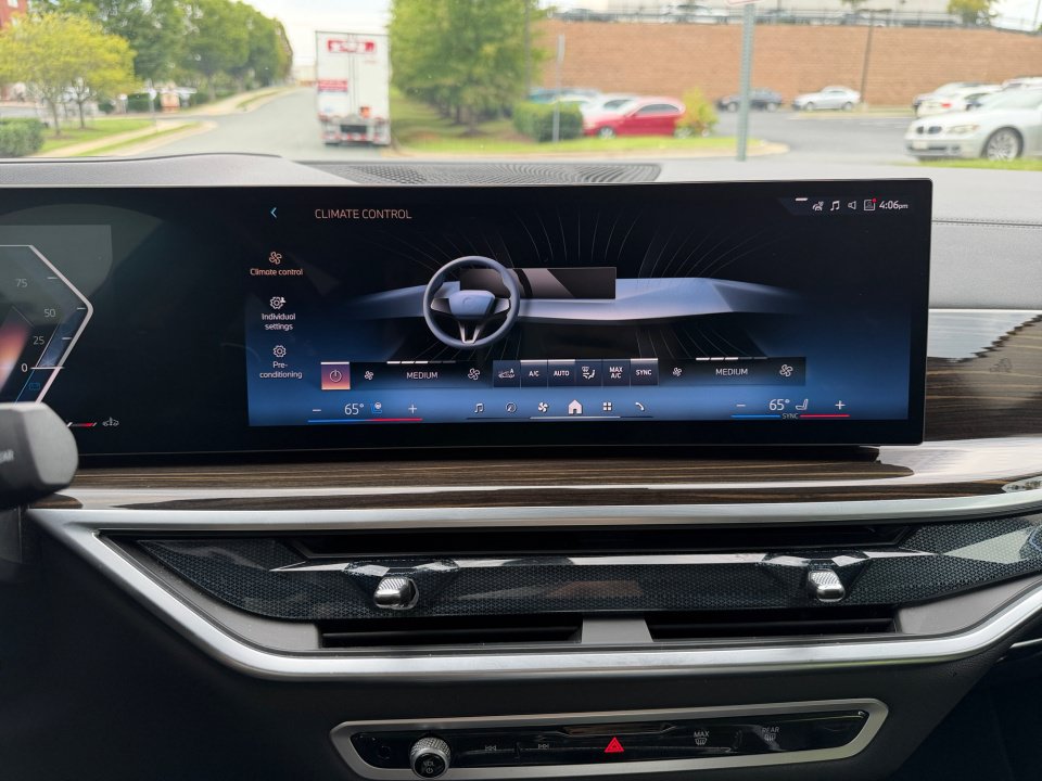 Used 2026 BMW X7 xDrive40i AWD/4WD image 18