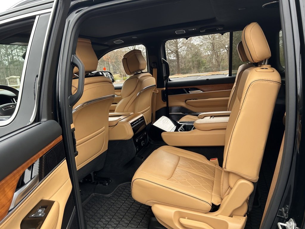 Used 2024 Jeep Grand Wagoneer Series III w/ HD Trailer Tow Package image 41