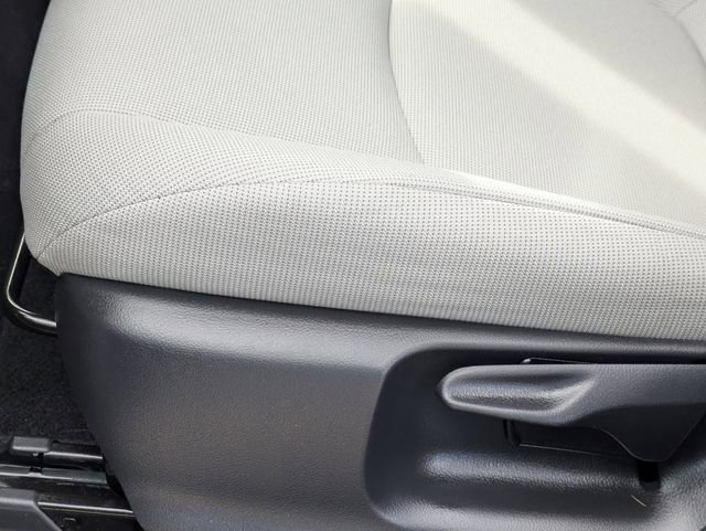 Used 2025 Toyota Corolla Cross L image 25